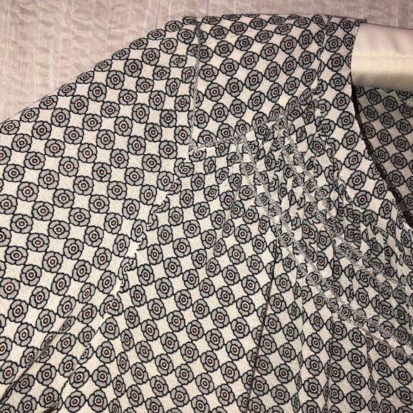 Max Studio S Medallion Print Long Sleeve Pullover 3 Button Front V-Neck Blouse - Picture 3 of 16